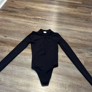 Aritzia Wilfred black low keyhole bodysuit
